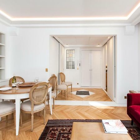 Luxury Montaigne Apartment Paris Exteriör bild