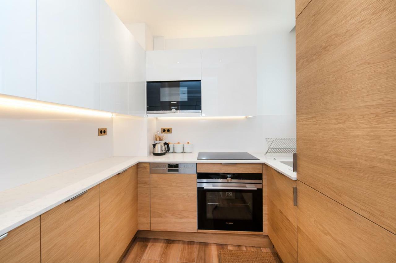 Luxury Montaigne Apartment Paris Exteriör bild