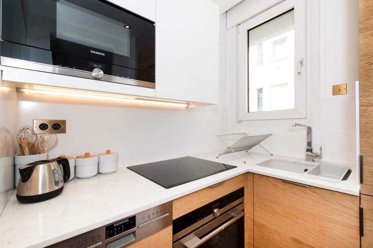 Luxury Montaigne Apartment Paris Exteriör bild