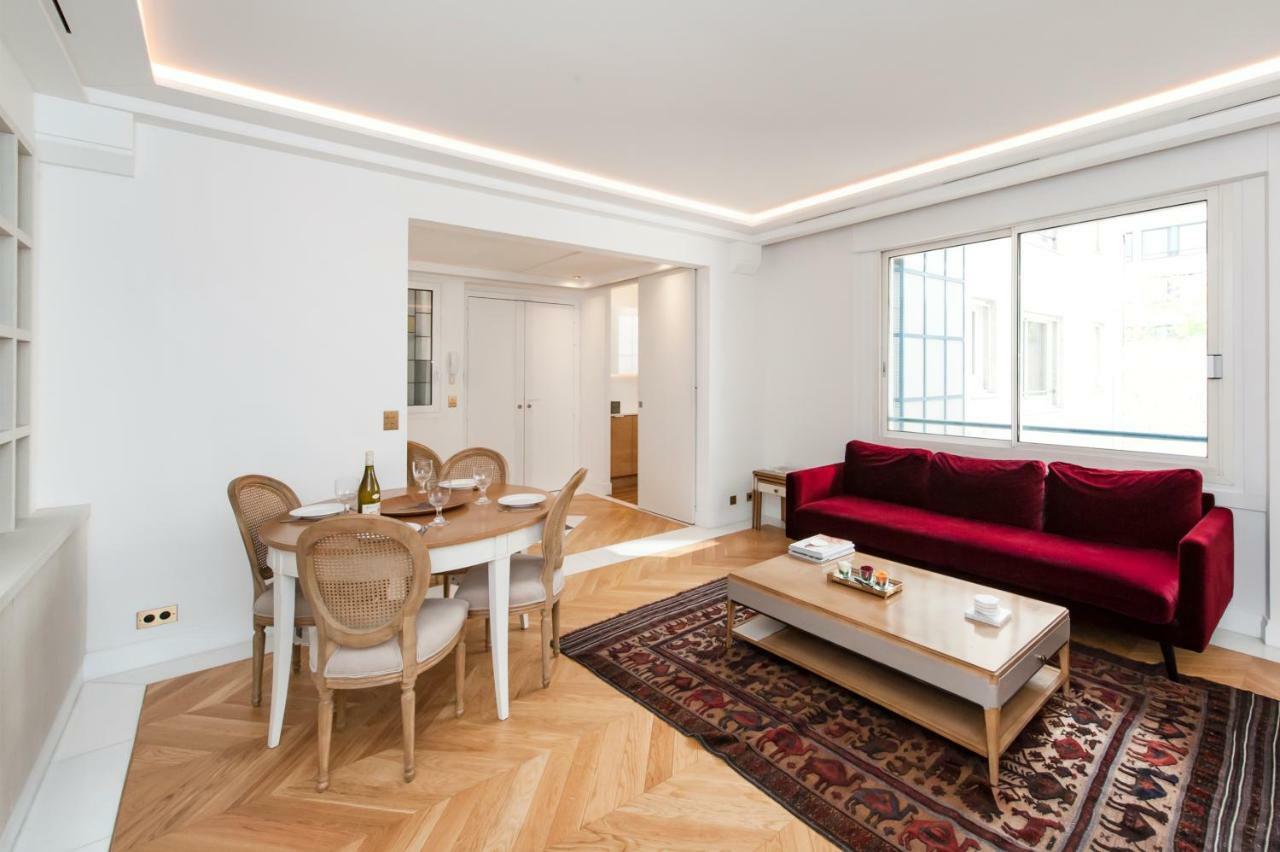 Luxury Montaigne Apartment Paris Exteriör bild