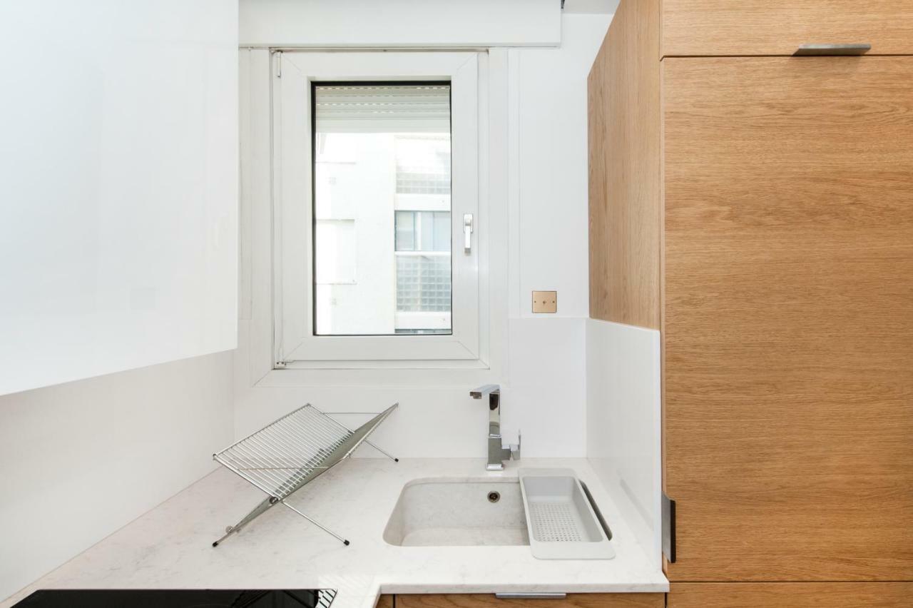 Luxury Montaigne Apartment Paris Exteriör bild